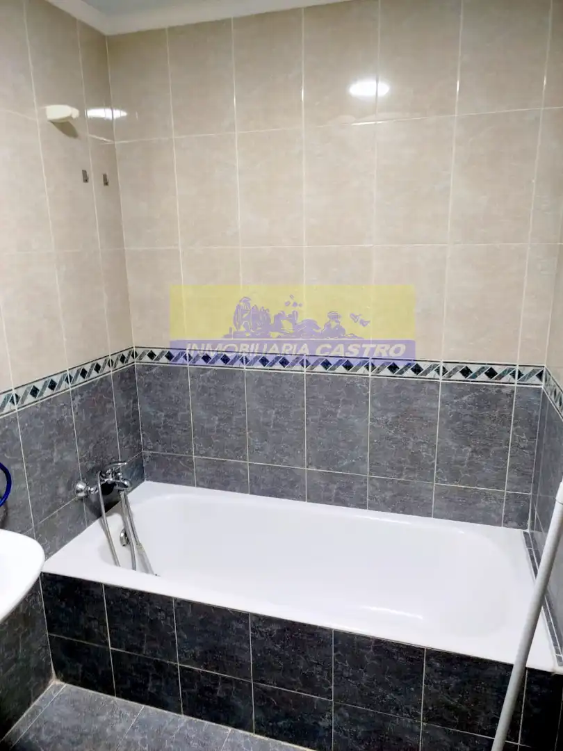 Badezimmer von Wohnung zur Miete in Castro-Urdiales mit Heizung, Möbliert und Balkon
