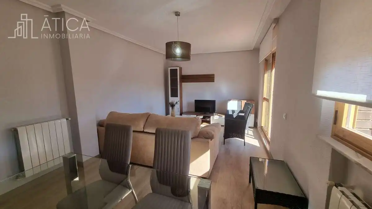 Sala d'estar de Àtic de lloguer en San Bernardo - Carmelitas - Campus