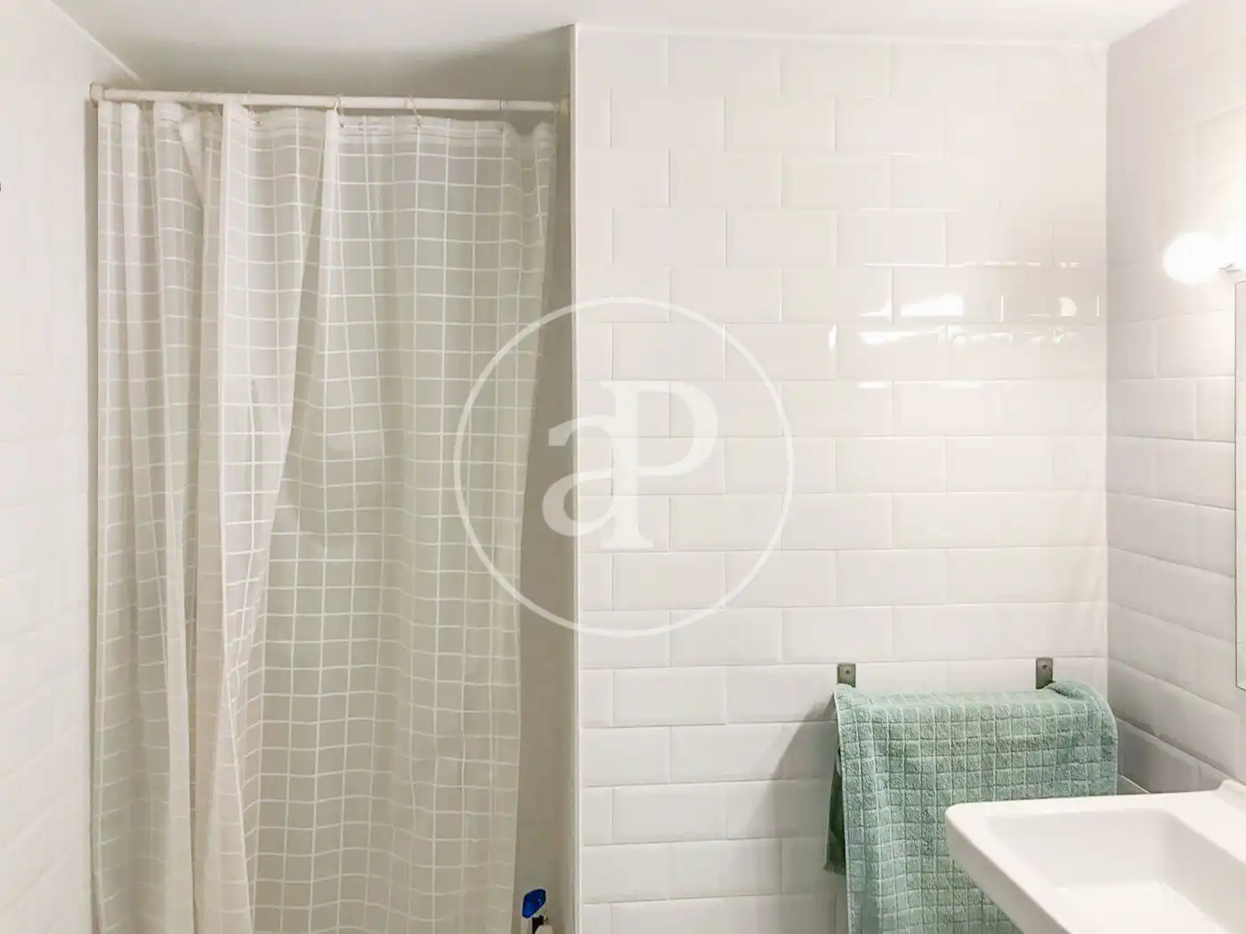 Badezimmer von Wohnung zur Miete in Valencia mit Klimaanlage, Heizung und Möbliert