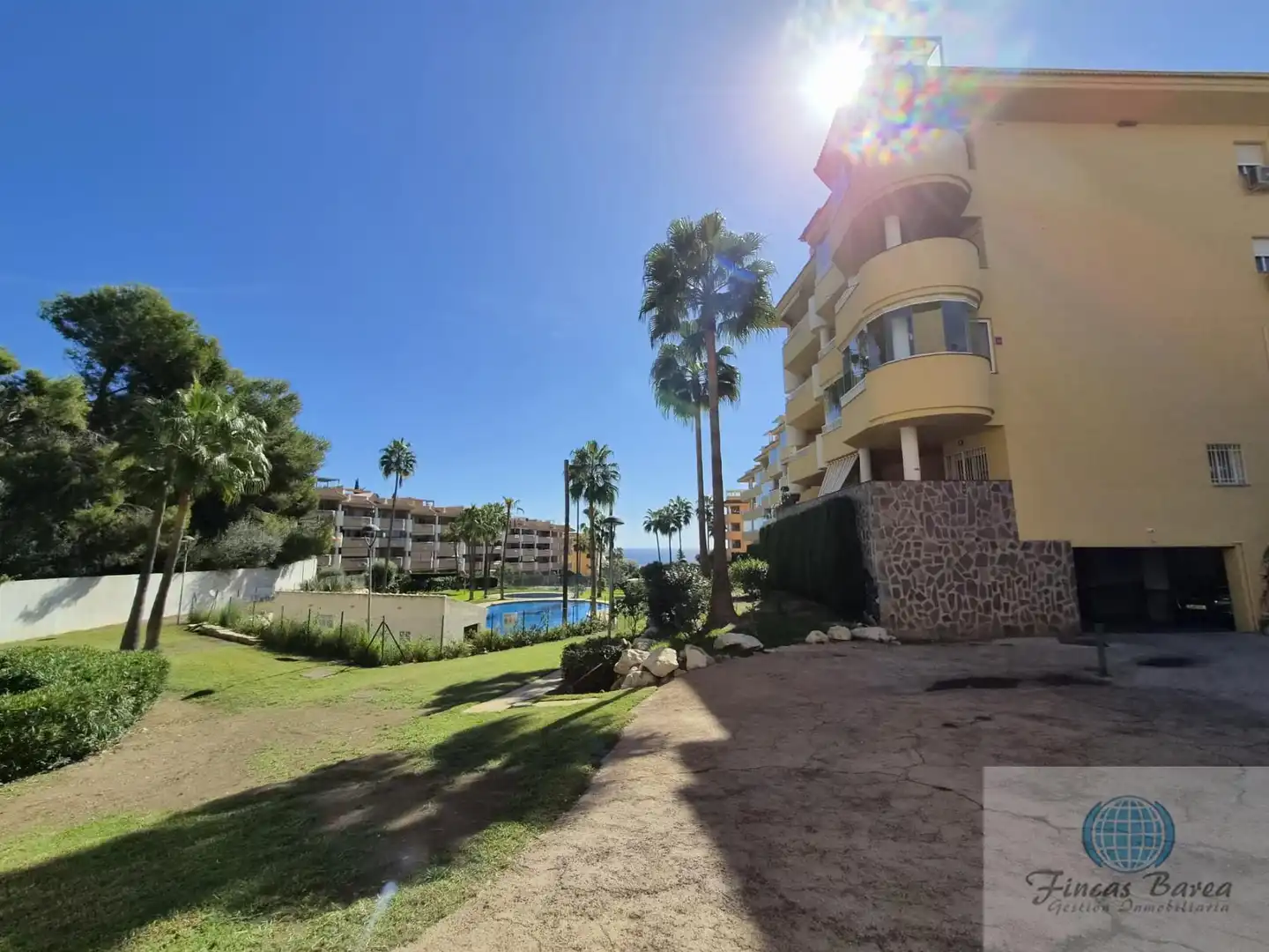 Vista exterior de Piso en venta en Fuengirola con Aire acondicionado, Terraza y Piscina comunitaria