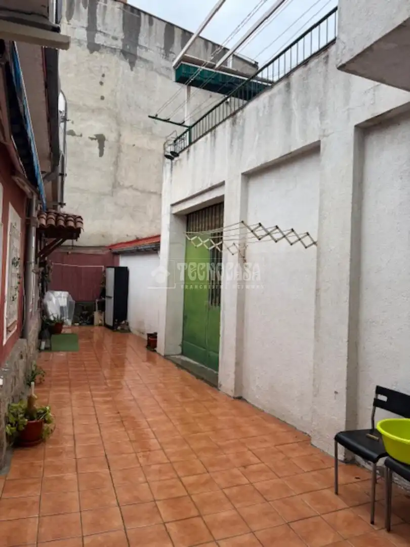 Vista exterior de Local en venta en Madrid con Calefacción