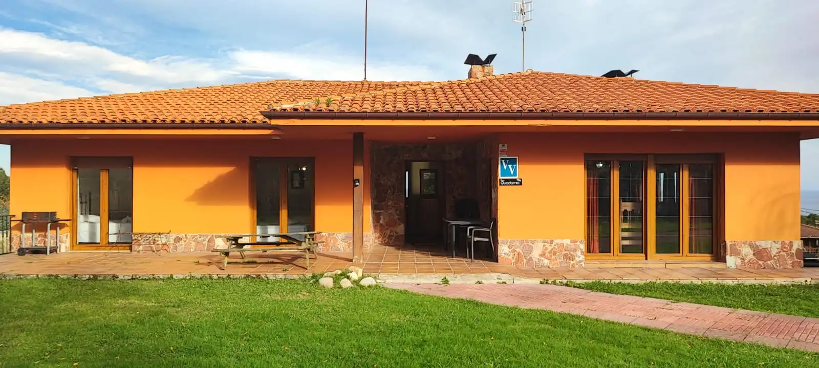 Außenansicht von Country house zum Verkauf in Llanes mit Heizung, Privatgarten und Terrasse