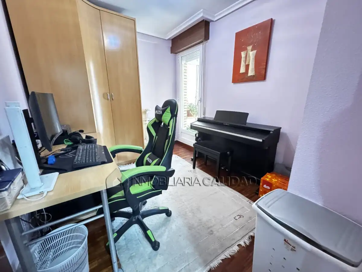 Piso en venta en Burgos con Calefacción, Terraza y Trastero