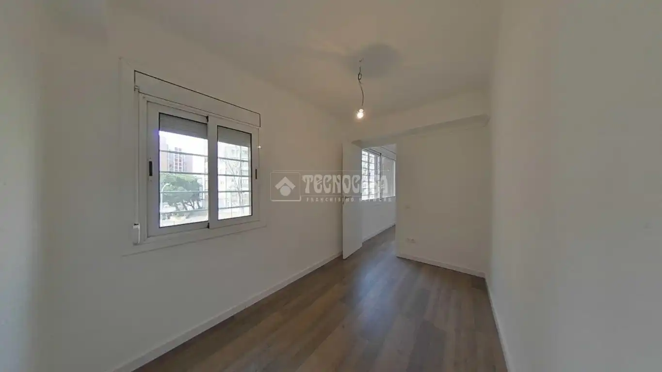 Schlafzimmer von Wohnung zum Verkauf in Cornellà de Llobregat