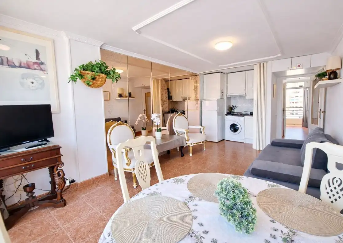 Menjador de Apartament en venda en Benidorm amb Aire condicionat, Terrassa i Piscina