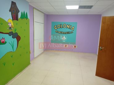 Gewerbefläche zur Miete in Feria