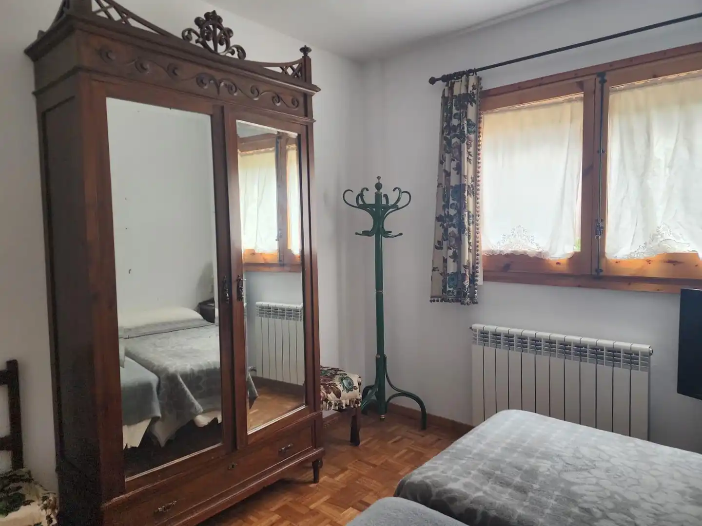 Habitación de Piso de alquiler en Jaca con Calefacción, Jardín privado y Parquet