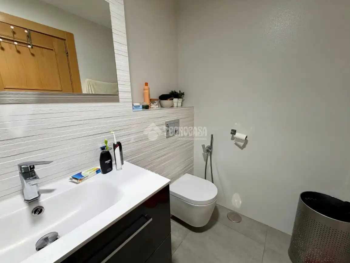 Badezimmer von Wohnung zum Verkauf in León Capital  mit Klimaanlage und Heizung