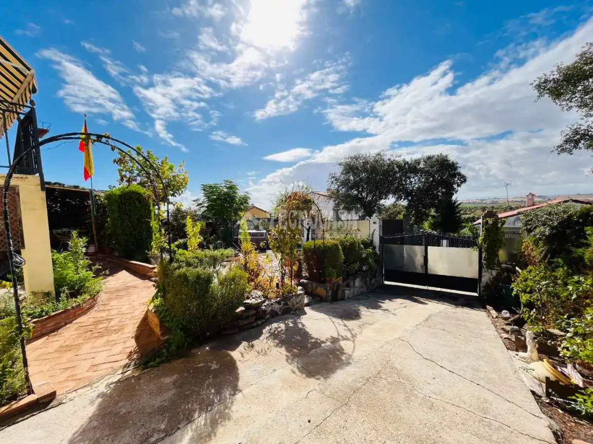 Garden of Houses for sale in Cardiel de los Montes  with Air Conditioner and Heating