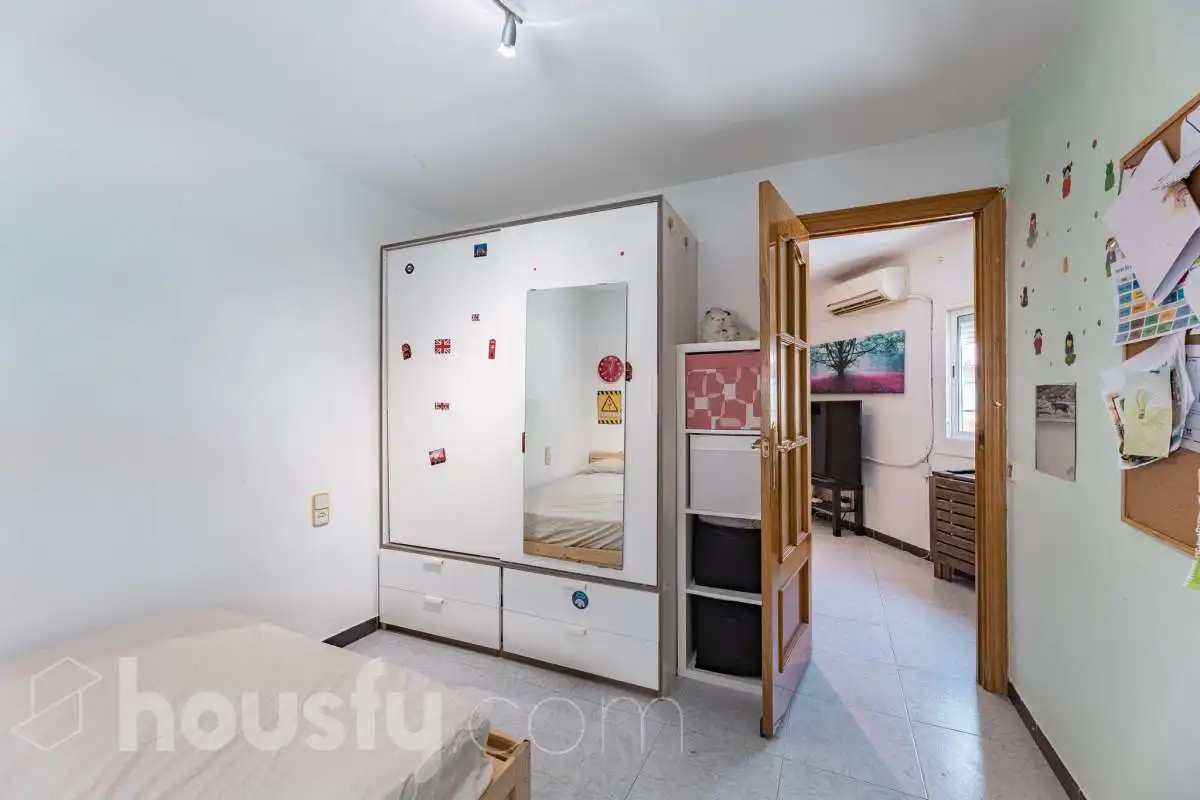 Dormitori de Apartament en venda en Gavà amb Aire condicionat, Terrassa i Moblat