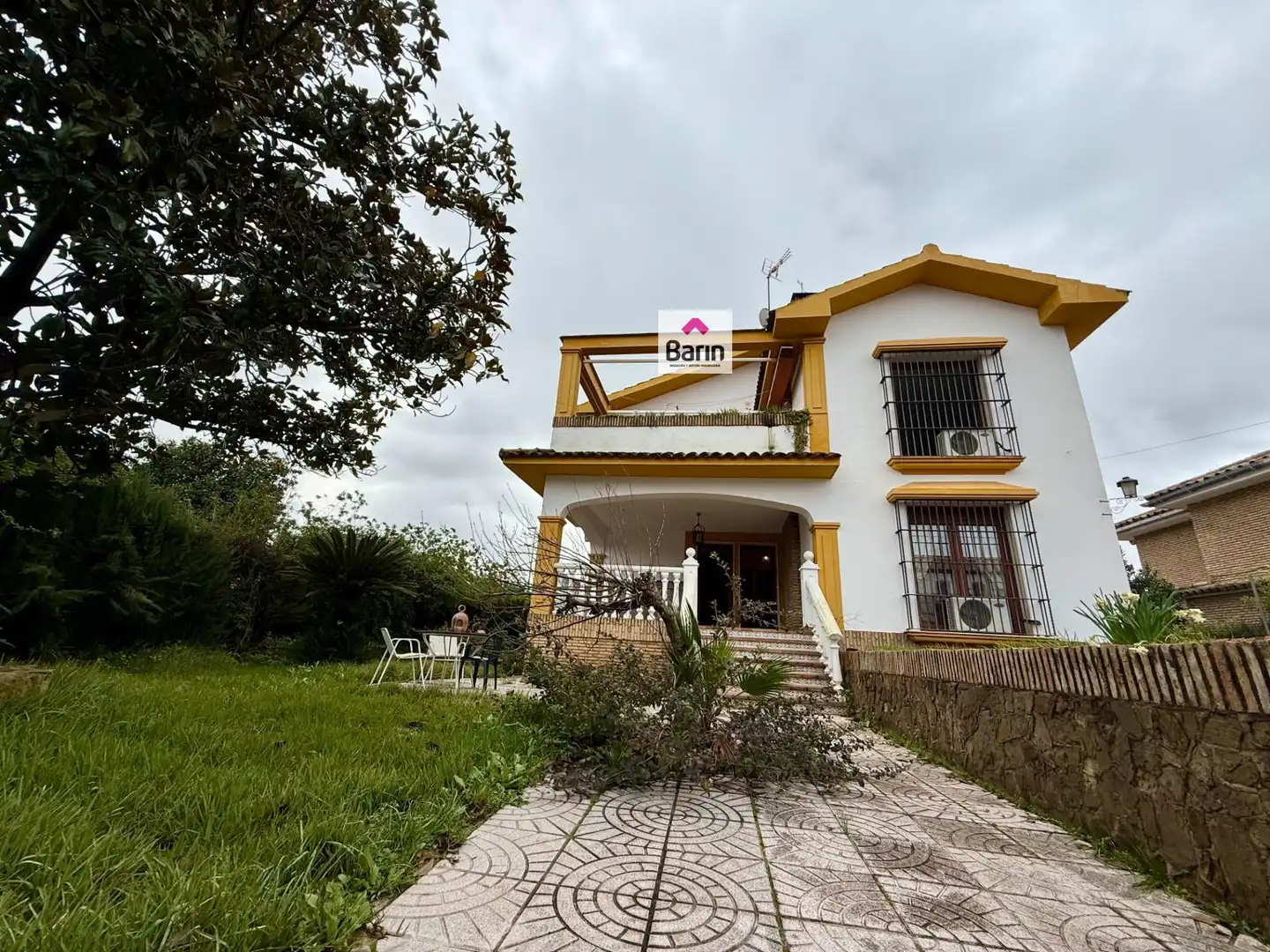 Vista exterior de Casa o xalet en venda en Córdoba amb Jardí privat, Terrassa i Traster