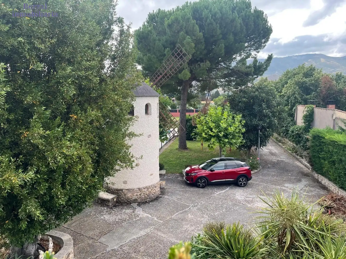 Aparcament de Casa o xalet en venda en Nalda amb Jardí privat, Terrassa i Traster