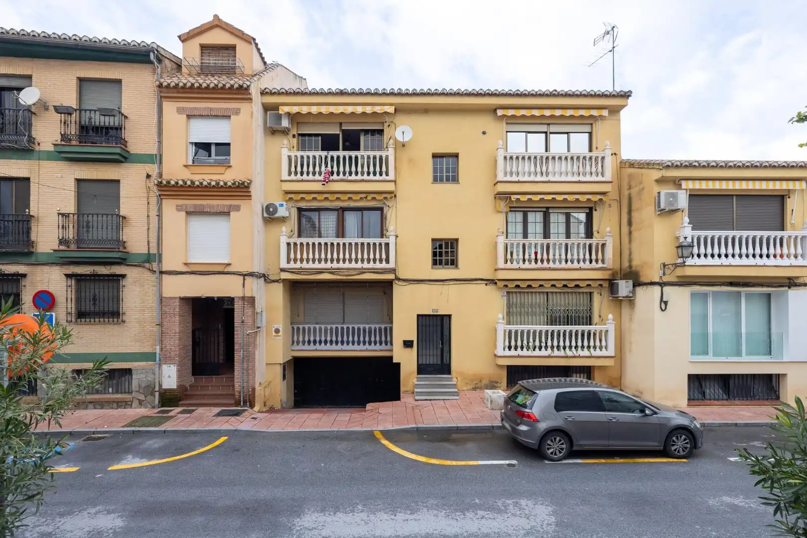 Exterior view of Flat for sale in La Zubia  with Air Conditioner, Storage room and Balcony