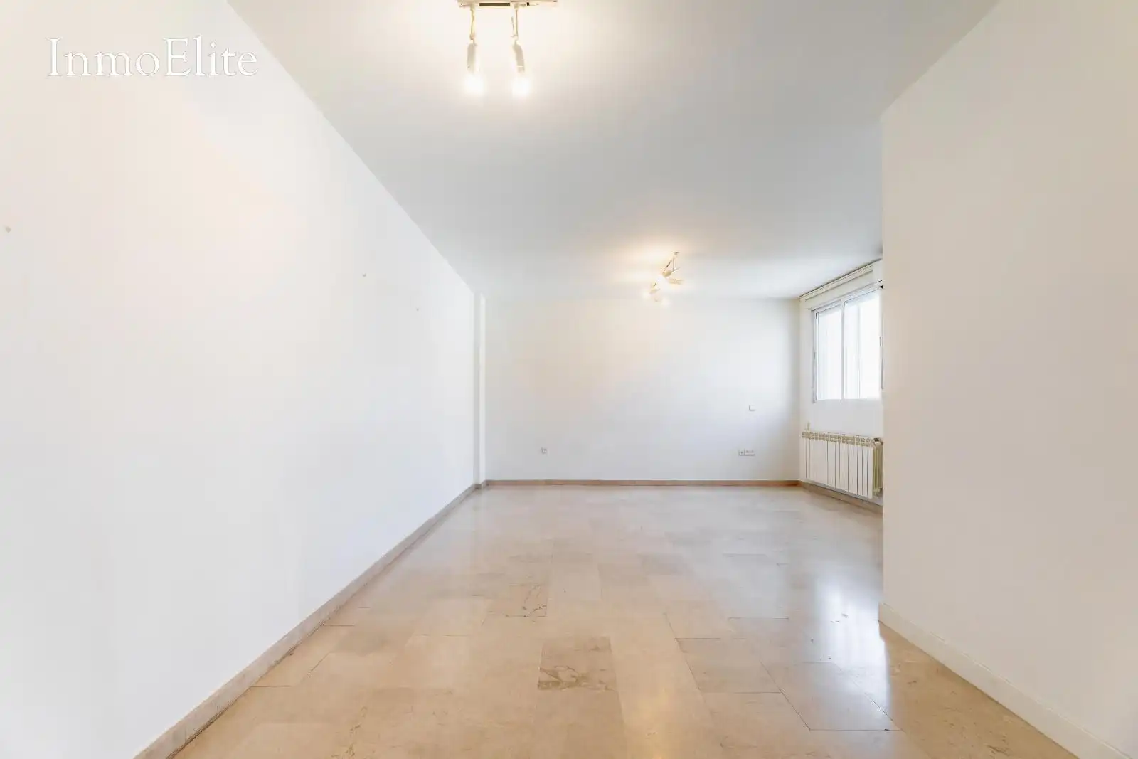 Sala d'estar de Casa adosada en venda en Madrid amb Aire condicionat, Calefacció i Parquet