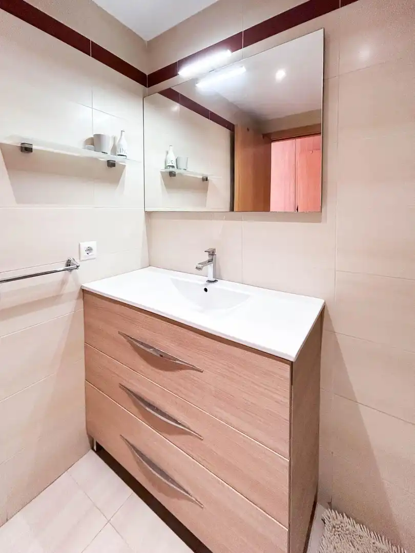 Bathroom of Flat for rent in Paterna  with Air Conditioner, Heating and Private garden