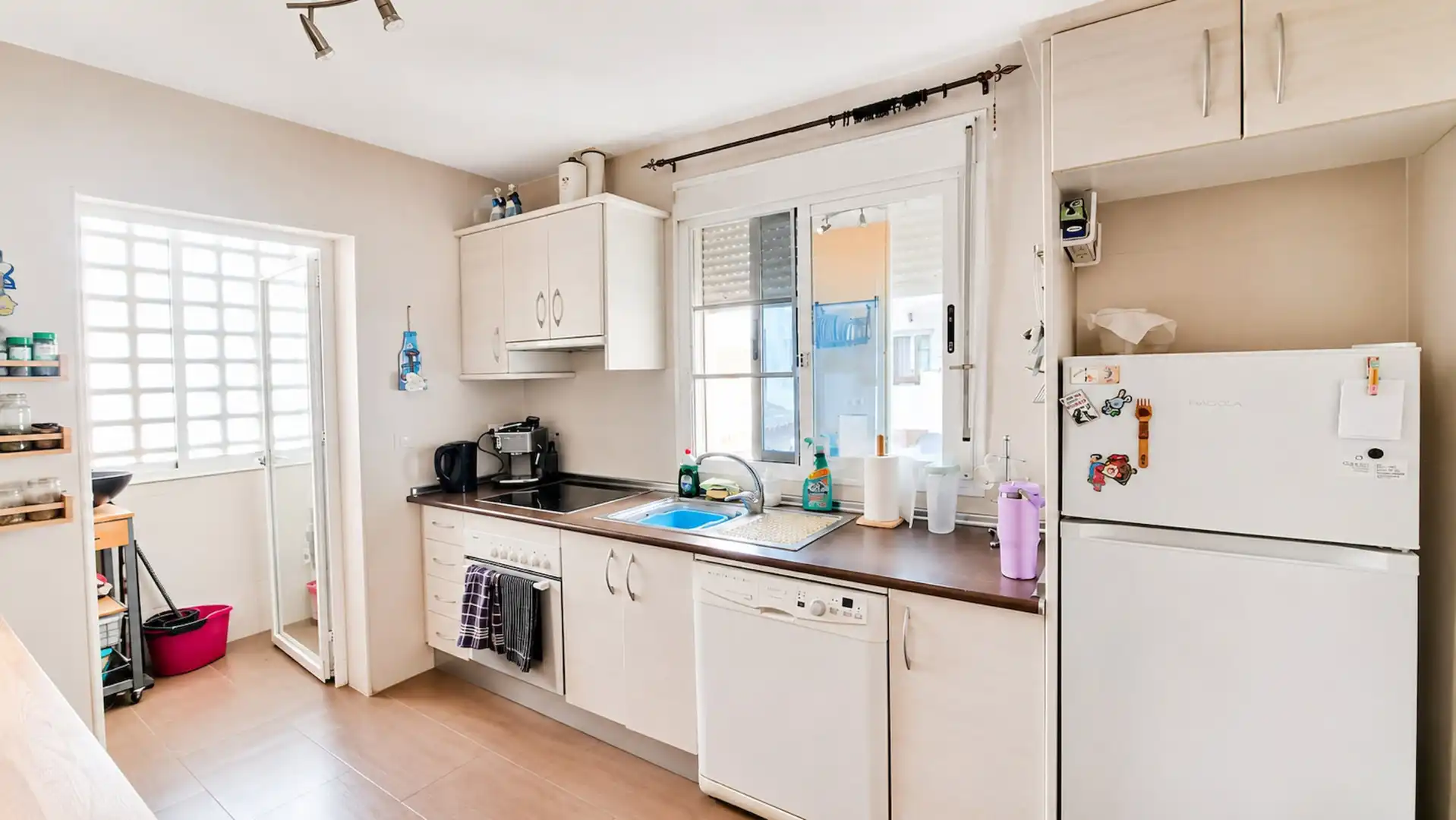 Cuina de Apartament en venda en Manilva amb Terrassa, Piscina i Moblat