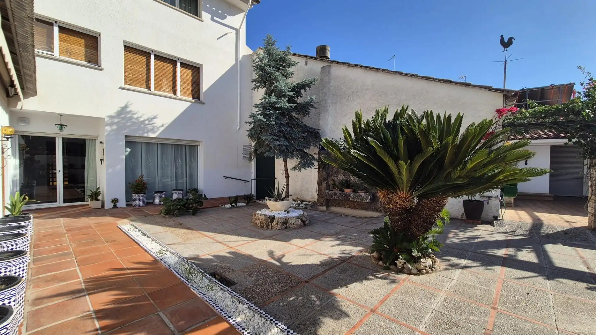 Vista exterior de Casa o xalet de lloguer en Castellar del Vallès amb Calefacció, Jardí privat i Alarma