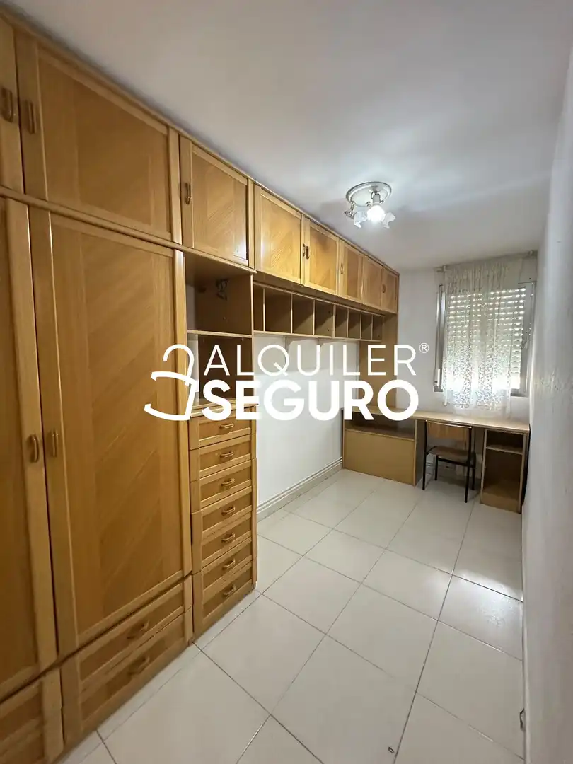 Bedroom of Flat for rent in Madrid  with Air Conditioner and Heating
