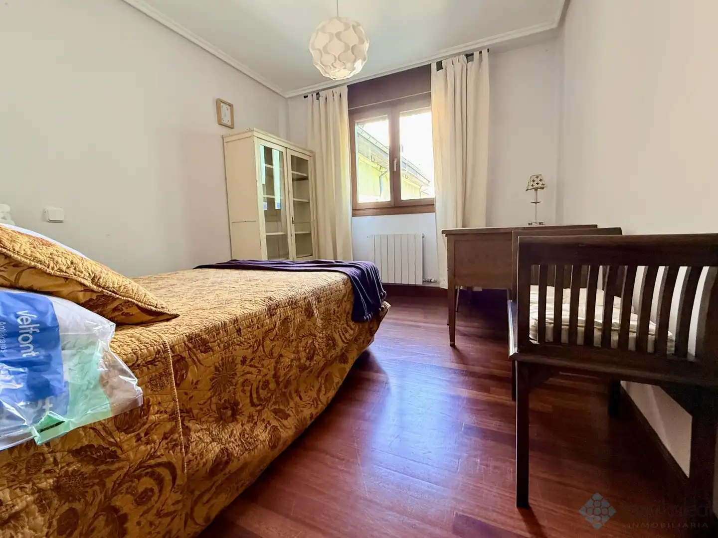 Bedroom of Flat for share in Bilbao   with Furnished