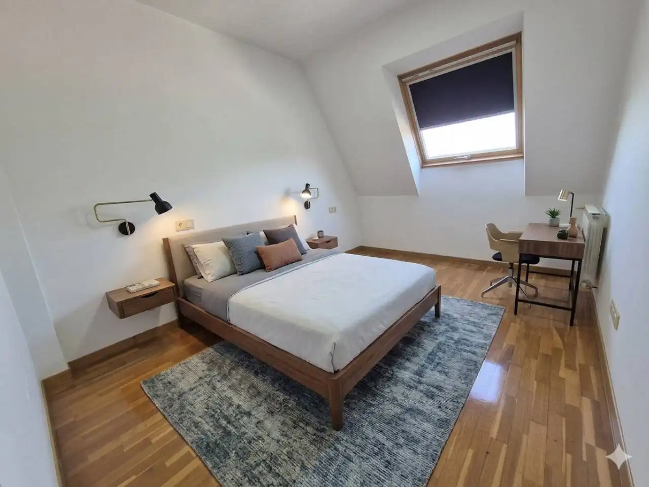 Schlafzimmer von Dachboden zum Verkauf in Salceda de Caselas mit Heizung und Parkett