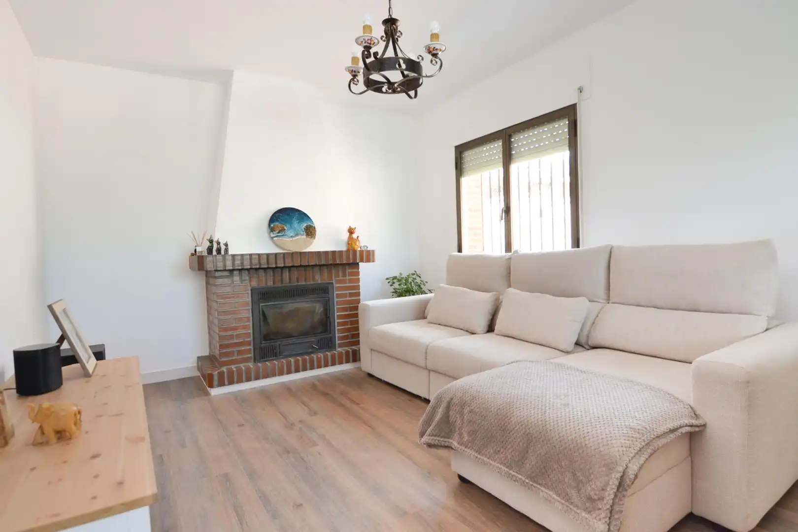 Living room of Houses for sale in Casarrubios del Monte  with Air Conditioner, Heating and Private garden