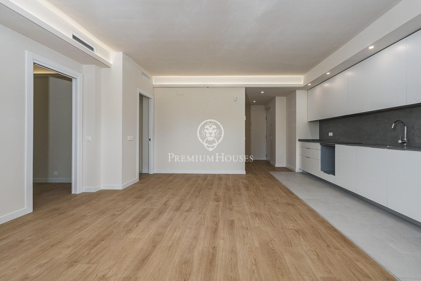Living room of Flat for sale in  Barcelona Capital  with Air Conditioner and Heating