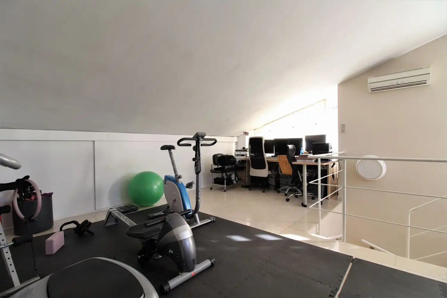 Wohnung zum Verkauf in Girona mit Klimaanlage, Abstellraum und Balkon