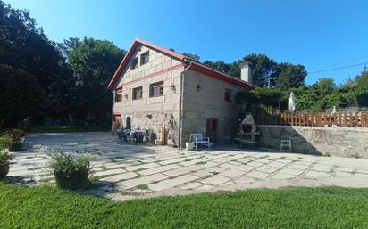 Vista exterior de Casa o xalet en venda en Ponteareas amb Calefacció, Jardí privat i Terrassa