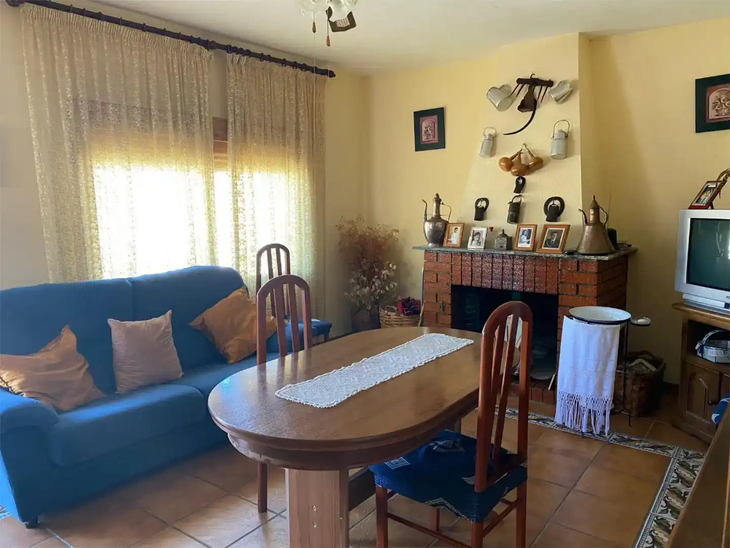 Sala d'estar de Casa o xalet en venda en Valencia de Alcántara amb Aire condicionat i Balcó