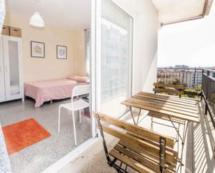 Dormitori de Apartament per a compartir en  Valencia Capital amb Balcó