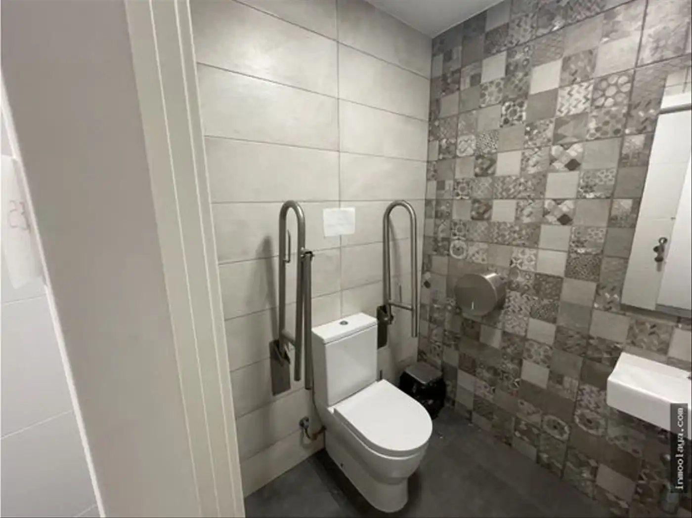 Business premises for transfer in Sants - Montjuïc, imagen 16