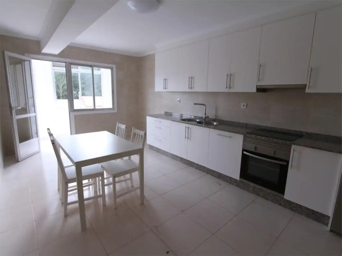 Cocina de Piso en venta en Ordes con Trastero, Amueblado y Balcón