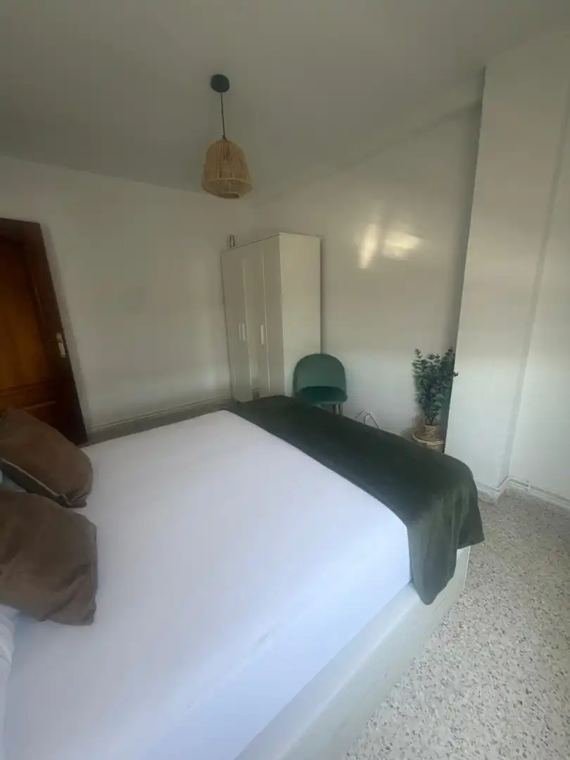 Schlafzimmer von Wohnung zur Miete in Granada mit Abstellraum, Möbliert und Balkon