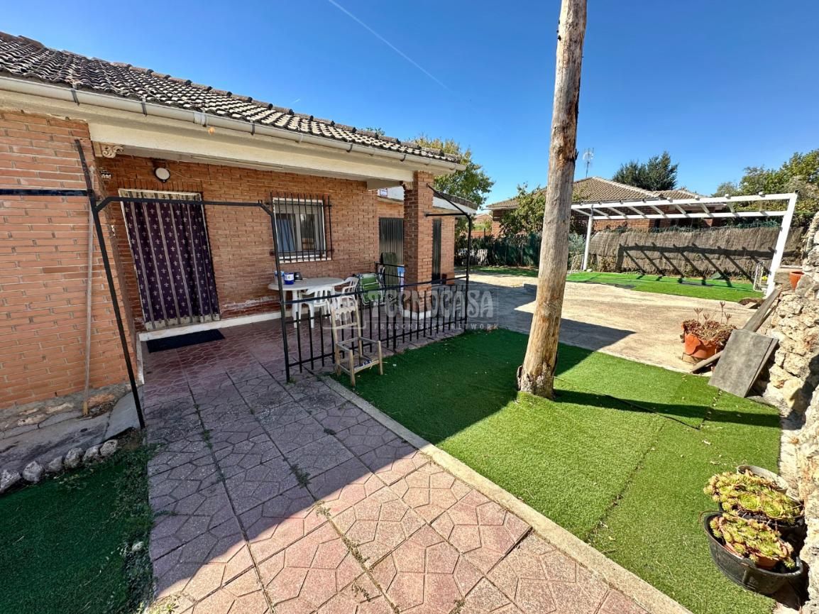 Vista exterior de Casa o chalet en venta en Loranca de Tajuña con Aire acondicionado, Calefacción y Parquet