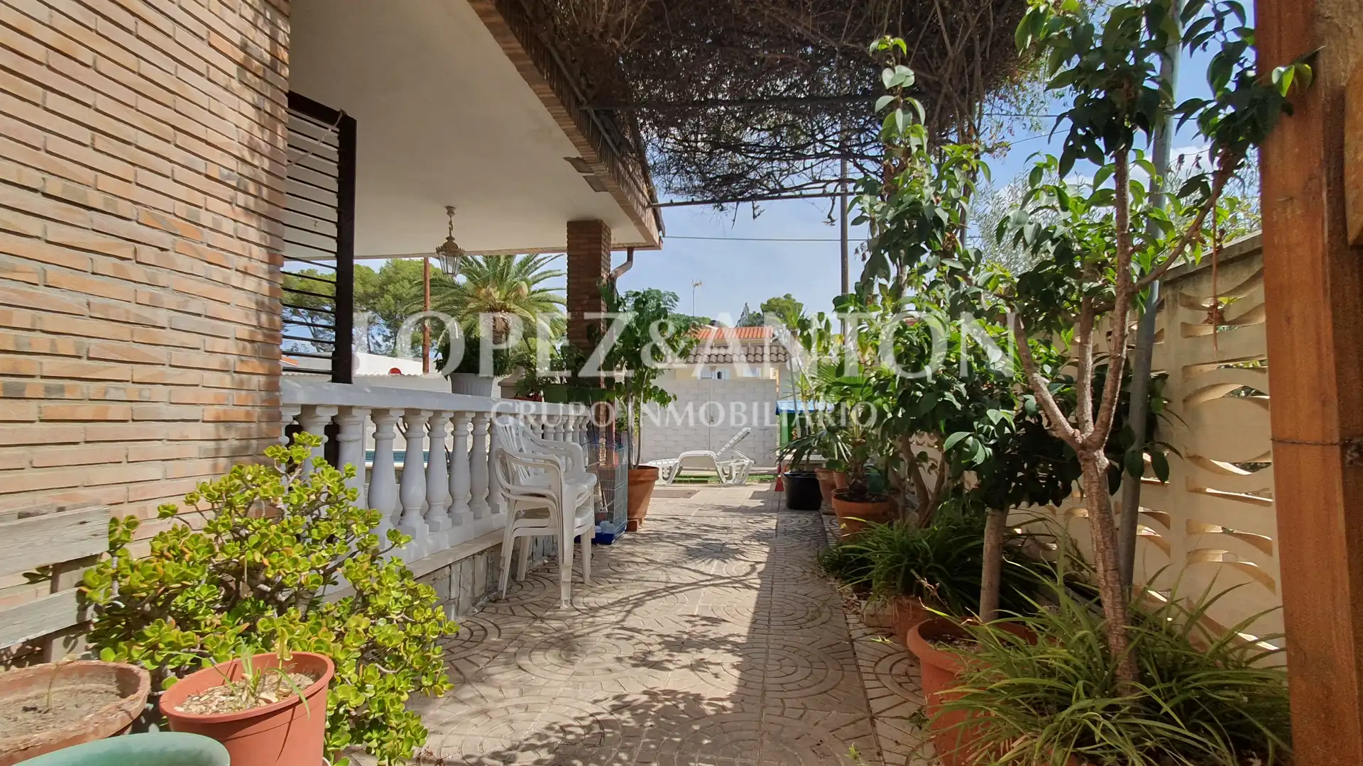 Exterior view of Houses for sale in L'Eliana  with Air Conditioner, Private garden and Terrace