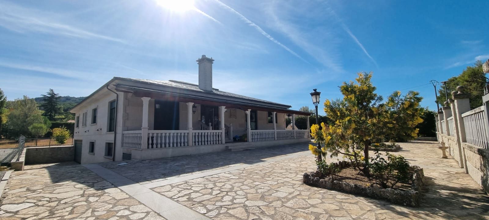 Vista exterior de Casa o xalet en venda en Moralzarzal amb Aire condicionat, Calefacció i Jardí privat