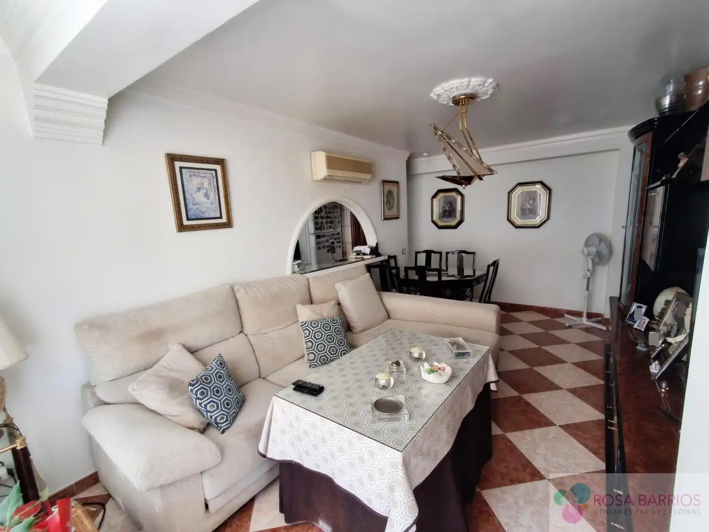 Sala d'estar de Pis en venda en Marbella amb Aire condicionat, Terrassa i Moblat