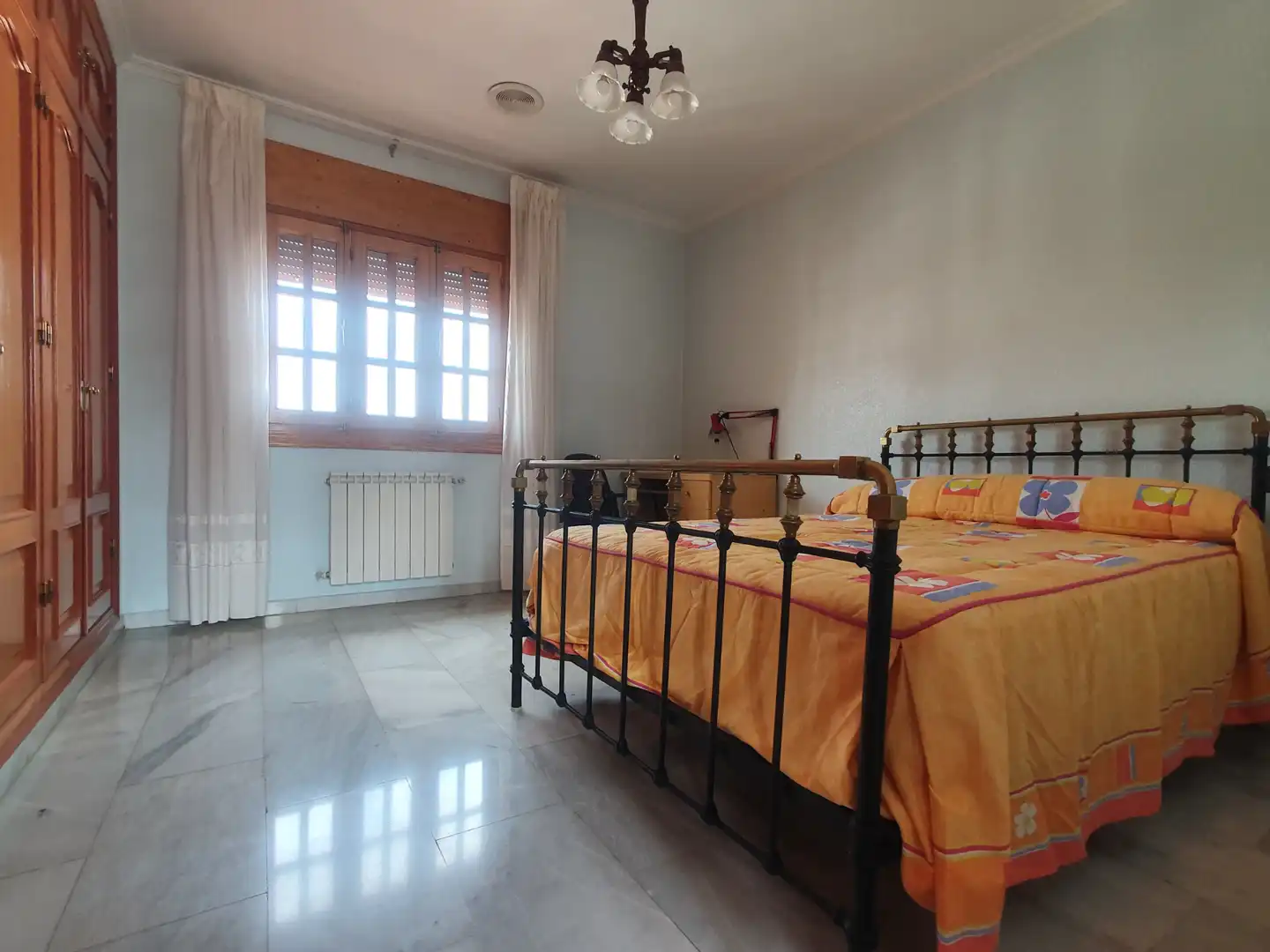 Dormitori de Casa o xalet en venda en Guadix amb Aire condicionat, Calefacció i Terrassa