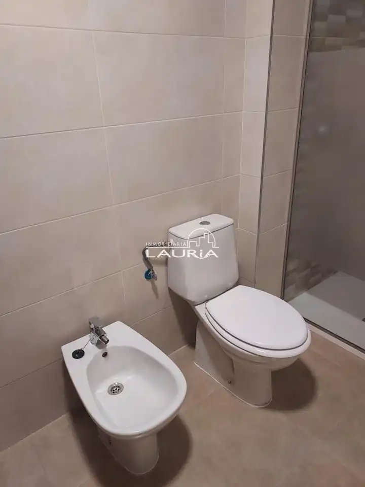 Bathroom of Flat for rent in Valencia  with Air Conditioner, Heating and Furnished
