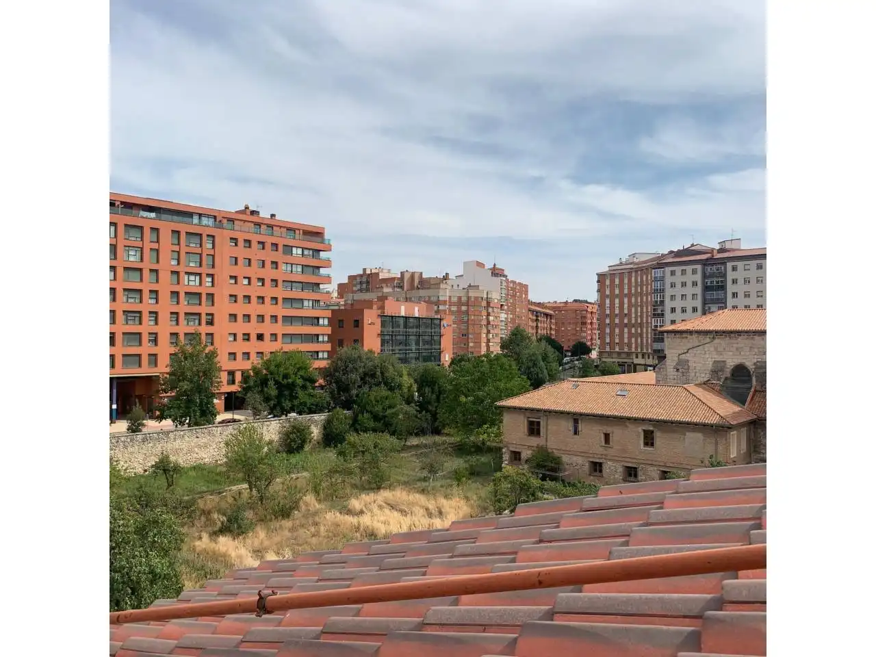 Vista exterior de Pis en venda en Burgos amb Calefacció i Parquet