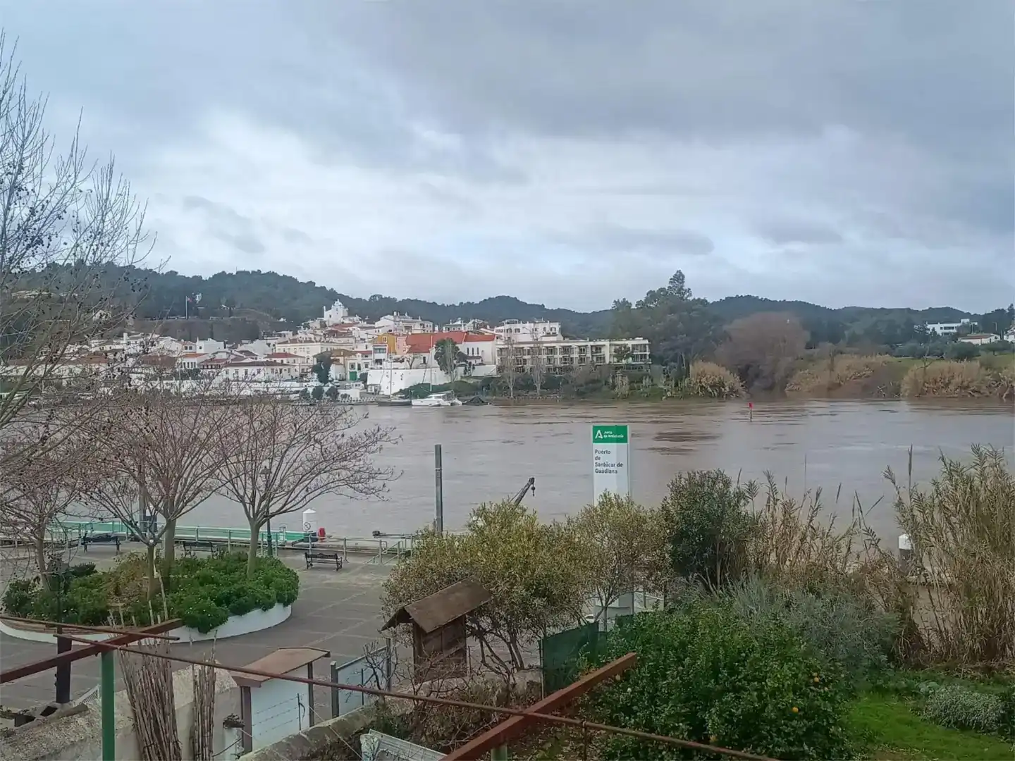 Vista exterior de Casa adosada en venda en Sanlúcar de Guadiana, Huelva