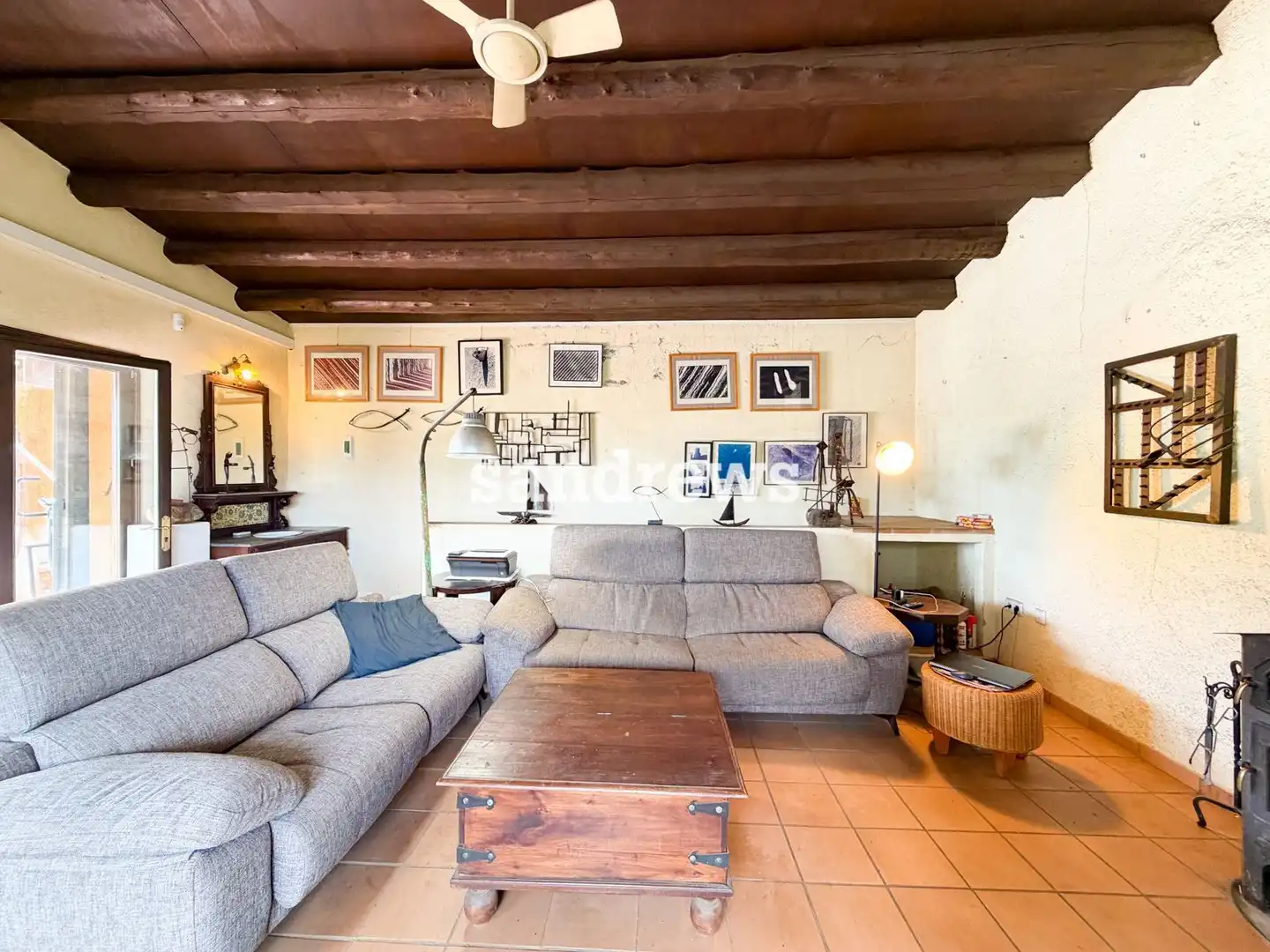 Wohnzimmer von Country house zum Verkauf in Rabós mit Klimaanlage, Heizung und Schwimmbad