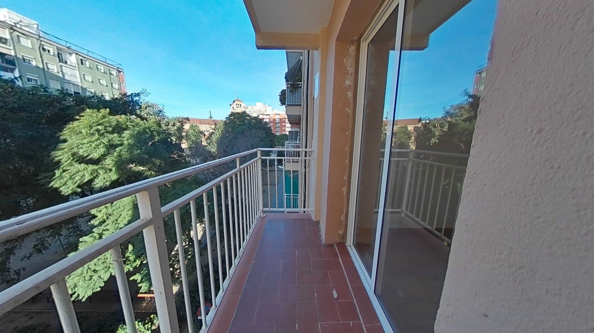 Terraza de Piso en venta en L'Hospitalet de Llobregat con Parquet y Balcón