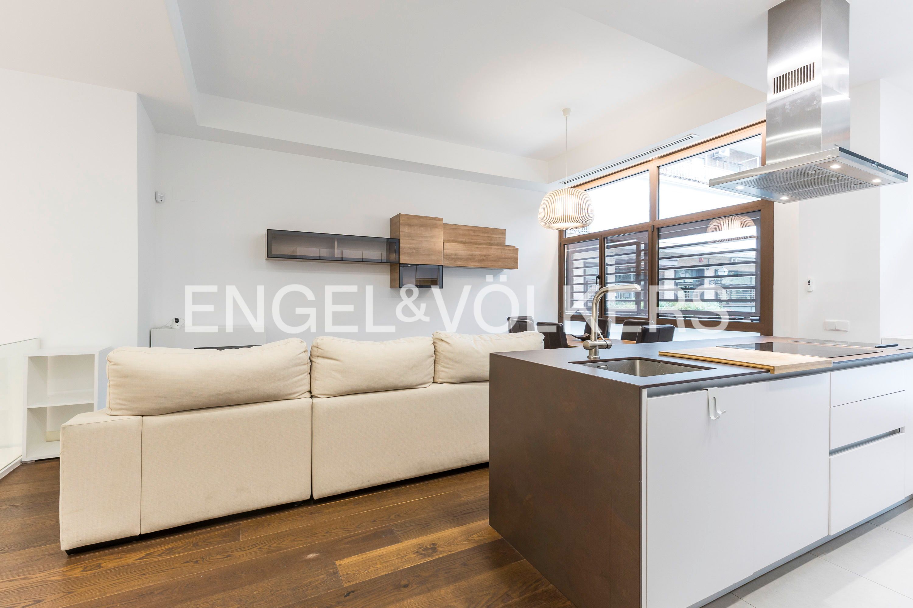 Sala d'estar de Dúplex en venda en  Madrid Capital amb Aire condicionat, Calefacció i Jardí privat