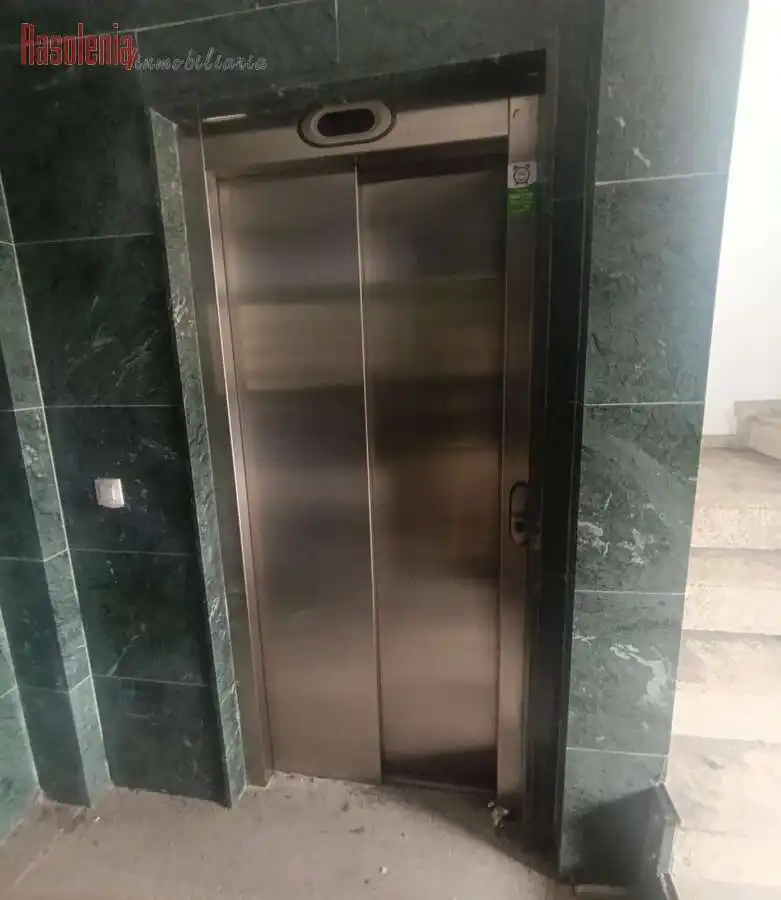 Vista exterior de Edificio en venta en Vigo 