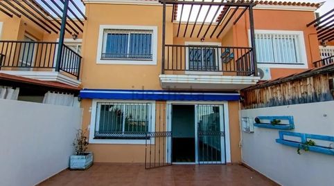 Foto 2 von Einfamilien-Reihenhaus zum Verkauf in Calle Extremadura, Torviscas Centro y Alto, Adeje