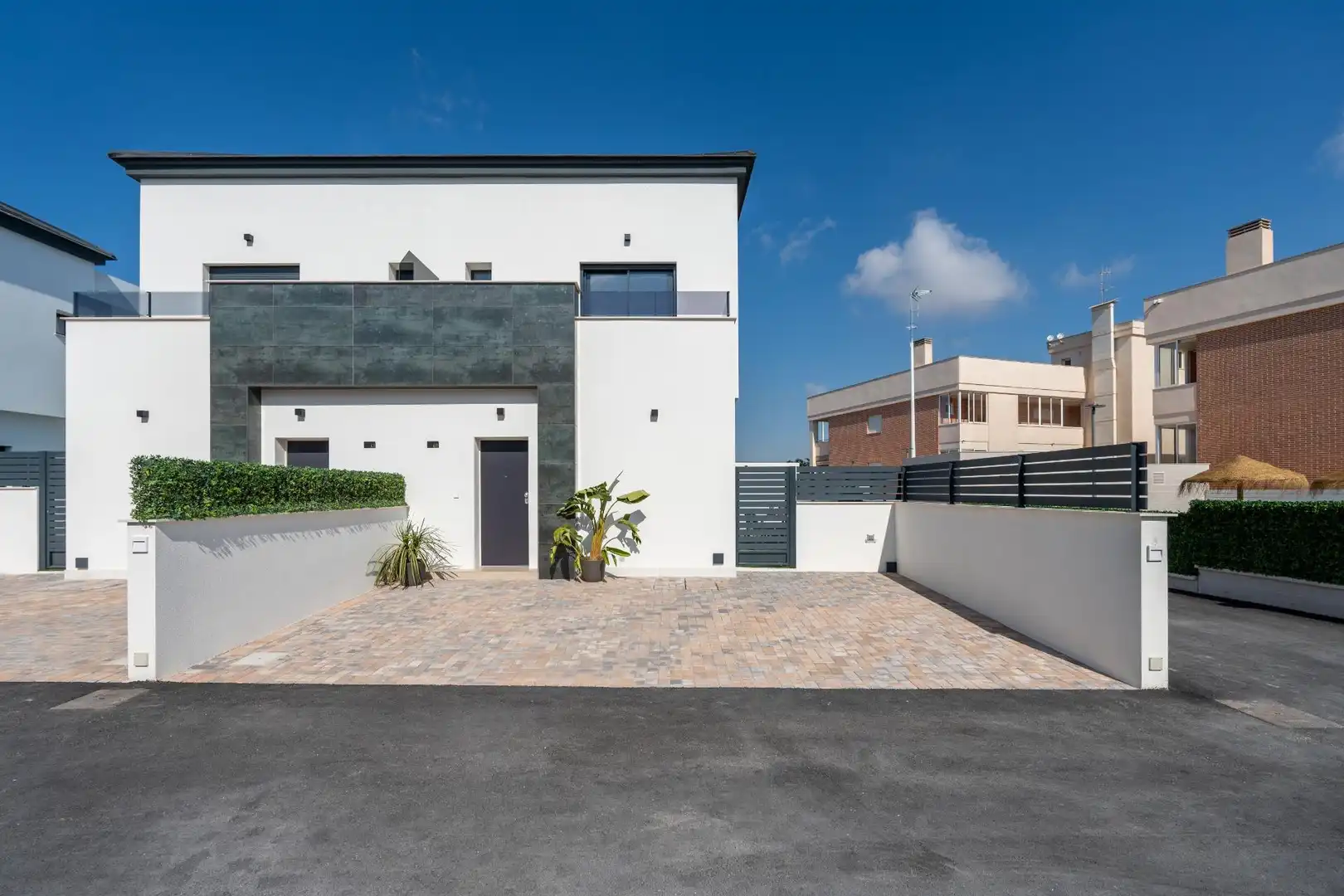 Vista exterior de Casa adosada en venta en Santa Pola con Aire acondicionado, Jardín privado y Terraza