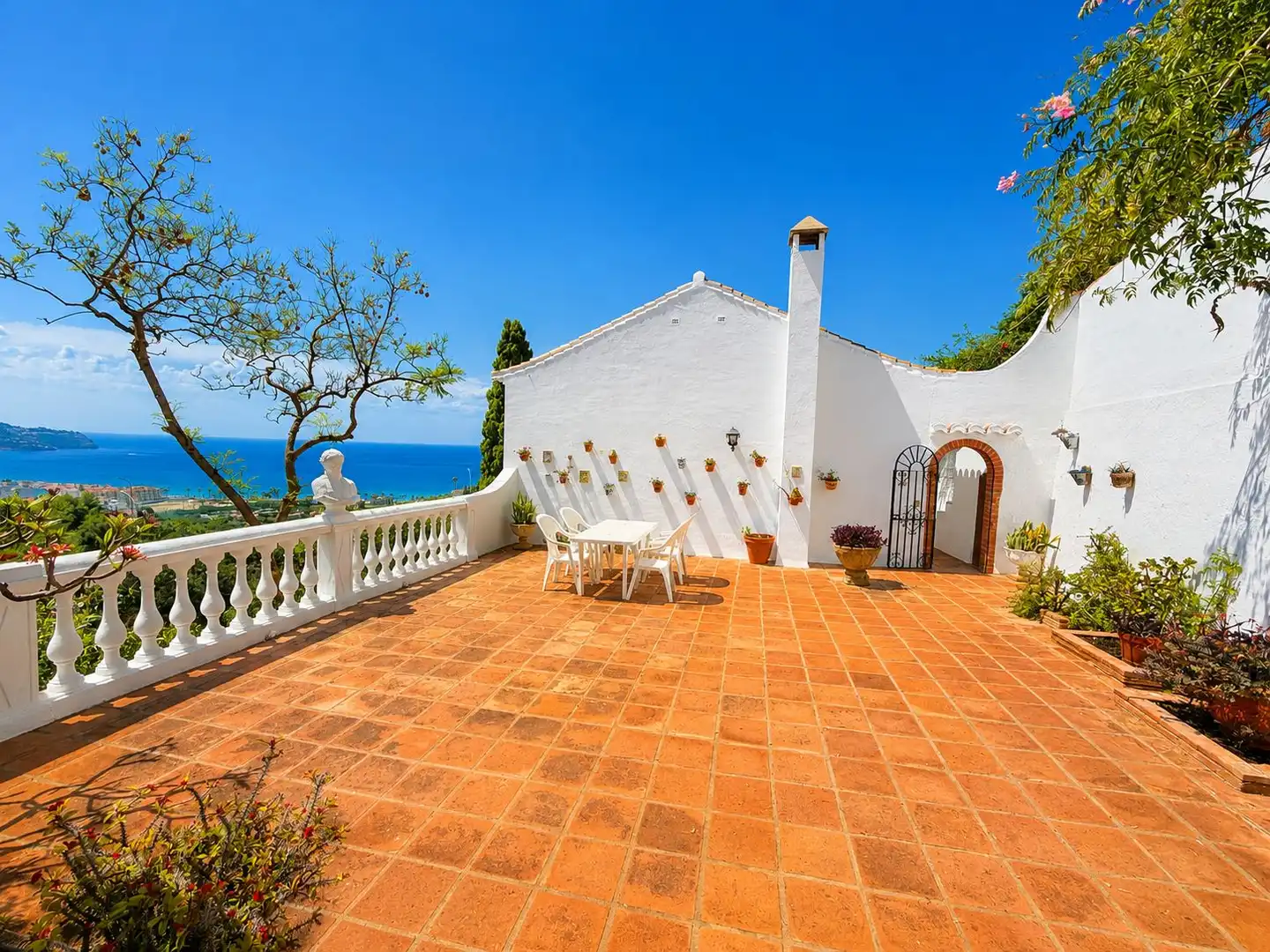 Terrace of Houses for sale in Almuñécar  with Air Conditioner, Heating and Private garden