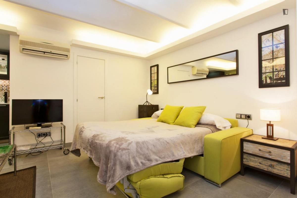 Dormitori de Estudi de lloguer en  Barcelona Capital amb Aire condicionat, Calefacció i Moblat