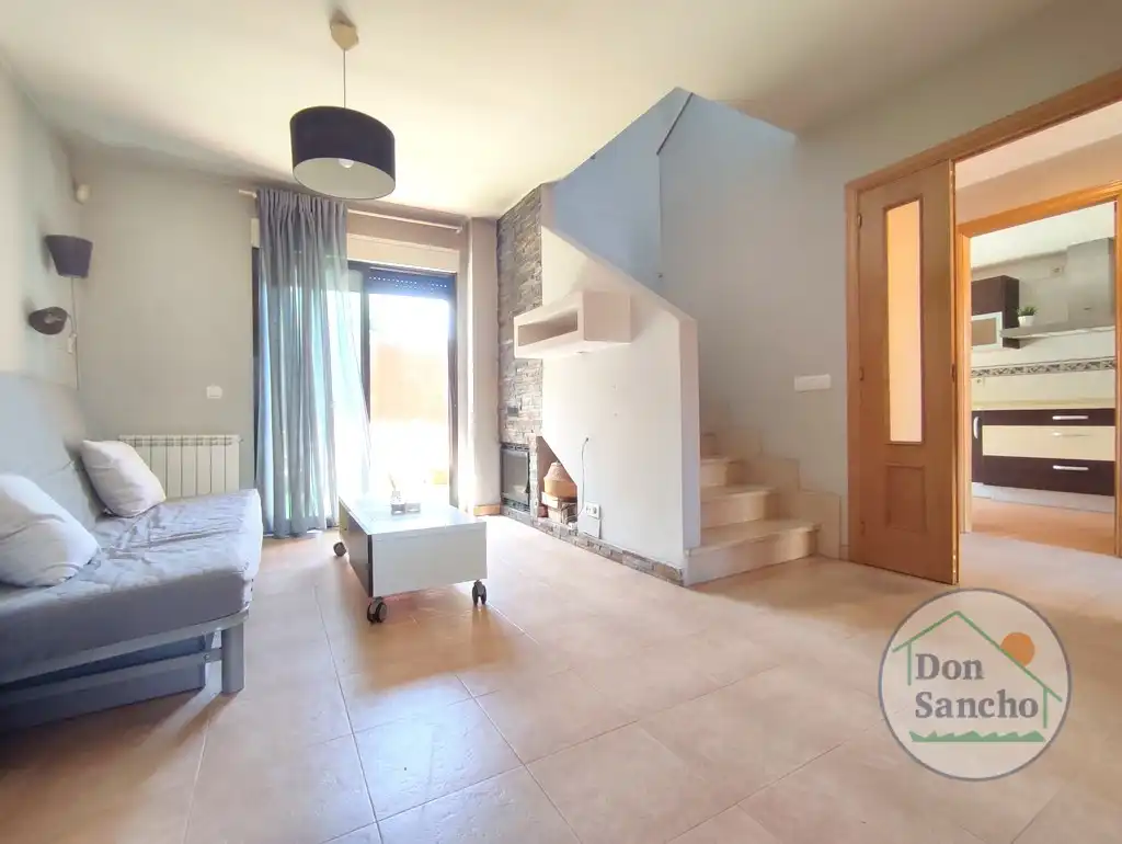 Sala de estar de Casa adosada en venta en Viana de Cega con Calefacción, Jardín privado y Terraza